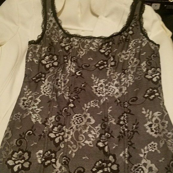 Women's clothing - Picture 4 of 5